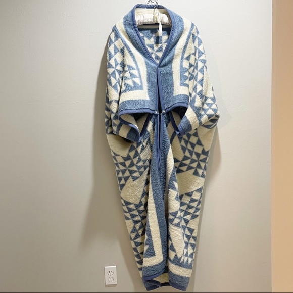 Vintage Bedding Vintage Biederlack Cuddle Wrap Stadium Blanket In